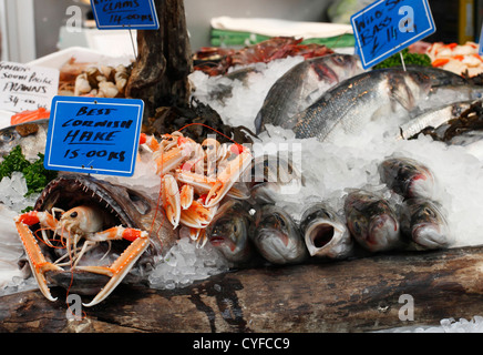 Poisson sur un stand à Borough Market, London, Angleterre, Royaume-Uni Banque D'Images