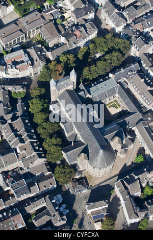 Les Pays-Bas, Maastricht, l'église appelée Onze Lieve Vrouwe basilique. Vue aérienne. Banque D'Images
