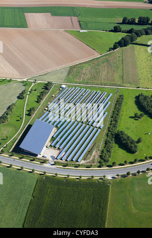 Les Pays-Bas, Heerlen, panneau solaire industriel terrain. Vue aérienne. Banque D'Images