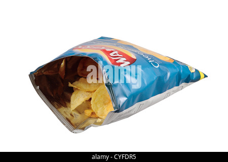 Un sac de 25g de fromage et l'oignon chips Walkers Banque D'Images