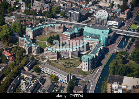 Les Pays-Bas, Helmond, quartier d'affaires et résidentiel appelé Frans Joseph van Thielpark. Vue aérienne. Banque D'Images