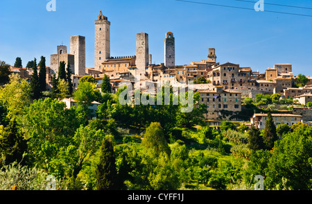 San Gimignano, une petite ville médiévale fortifiée dans la province de Sienne, Toscane, centre-nord de l'Italie, à la journée Banque D'Images