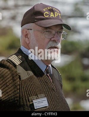 29 juin 2012 - Glacier Burns, Alaska, États-Unis - Le Capitaine Sean Connery, maître de l'excursion en bateau mv le lagopède, qui prend des excursions pour les croisières sur lac Portage Glacier Portage pour voir. Sur la péninsule de Kenai dans la Chugach National Forest, Portage Glacier est l'attraction touristique la plus visitée en Alaska. (Crédit Image : © Arnold Drapkin/ZUMAPRESS.com) Banque D'Images