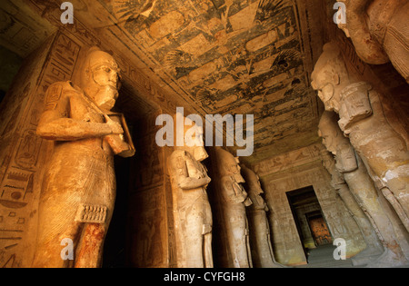 L'Egypte, Abu Simbel, Temple d'Abou Simbel. Temple de Ramsès II. L'intérieur. Banque D'Images