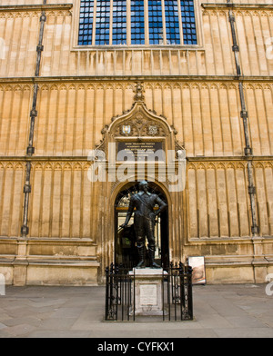 Statue en bronze de William Herbert comte de Pembroke par Peter Paul Rubens Bodleian Library anciennes écoles Oxford Angleterre Quadrangle Banque D'Images