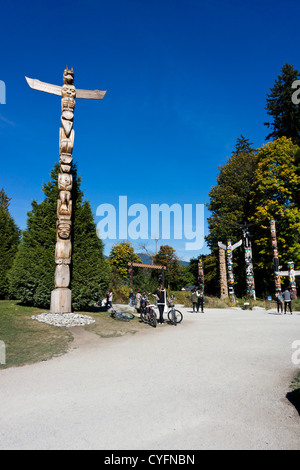 Les totems du parc Stanley. Vancouver, BC, Canada. Banque D'Images