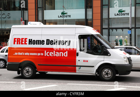 Un supermarché de l'Islande home delivery van dans Knightsbridge, Londres. Banque D'Images