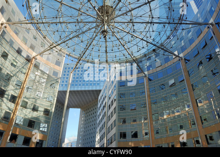 L'immeuble de bureaux à La Défense à Paris, France. La Défense est un quartier d'affaires de la Paris, France. Banque D'Images