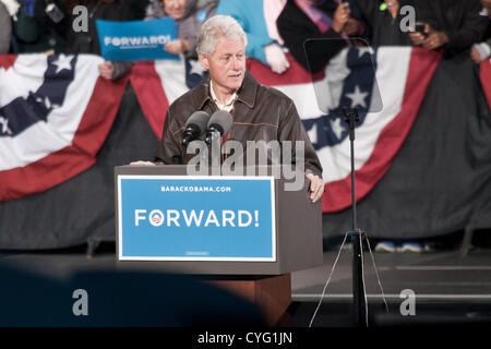 3 novembre 2012 - Bristow,USA - Le président Clinton au Président Barack Obama campagne de réélection Crédit photo : Rudy K./Lawidjaja Alamy Live News Banque D'Images