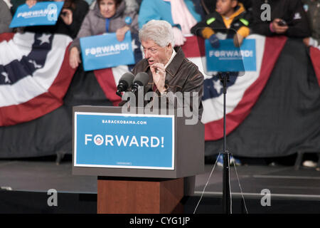 3 novembre 2012 - Bristow,USA - Le président Clinton au Président Barack Obama campagne de réélection Crédit photo : Rudy K./Lawidjaja Alamy Live News Banque D'Images