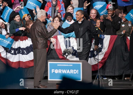 3 novembre 2012 - Bristow,USA - Le président Clinton au Président Barack Obama campagne de réélection Crédit photo : Rudy K./Lawidjaja Alamy Live News Banque D'Images