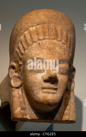 Antefix en terre cuite tuile de toit avec la tête d'une femme étrusque archaïque 5ème siècle BC 25cm Étrurie Italie Cerveteri Banque D'Images