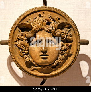 Tête de Méduse ornement en bronze à partir d'un char impérial 1er pôle-2ème siècle A.D. Roman Italien Italie 11cm