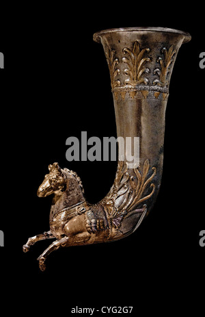 L'Rhyton en argent doré verre vase pour navire grec hellénistique parthe Greco potable 2e siècle avant J.-C. La Grèce Banque D'Images