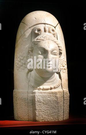 Linga avec le visage de Shiva Ekamukhalinga Shahi 9e siècle en marbre blanc de l'Afghanistan 57 cm Banque D'Images