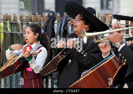 Mariachi Band chanteurs, Puerta Sol Square Plaza, le centre de Madrid, Espagne Banque D'Images