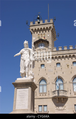 L'hôtel de ville et la Statue de la liberté à San Marino Banque D'Images