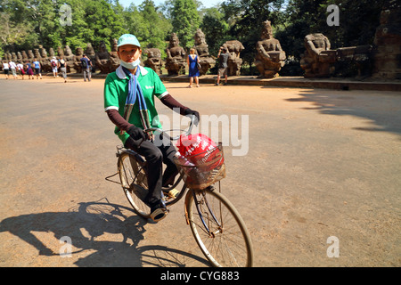 Femme cambodgienne sur Location à Angkor, Cambodge Banque D'Images