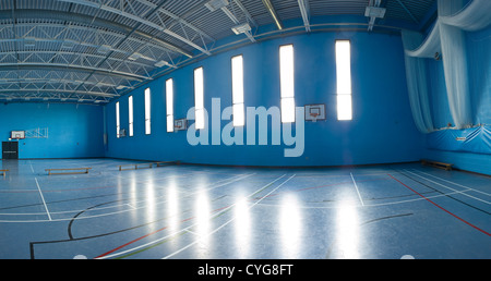 Panorama d'une salle de sport du collège vide Banque D'Images