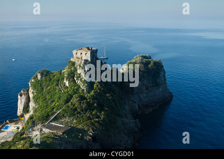 Tour de guet pour les pirates Sarrasins. Côte Amalfitaine Banque D'Images