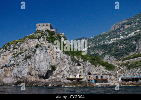 Tour de guet pour les pirates Sarrasins. Côte Amalfitaine Banque D'Images