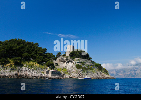 Tour de guet pour les pirates Sarrasins. Côte Amalfitaine Banque D'Images