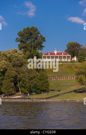 MOUNT VERNON, Virginia, USA - Pecan tree (en haut à gauche) à l'historique de la maison de George Washington, premier Président des Etats-Unis. Banque D'Images