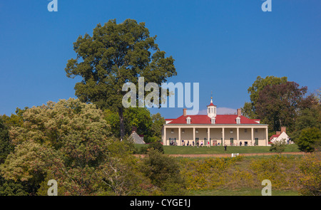 MOUNT VERNON, Virginia, USA - touristes visitent la maison de plantation de George Washington, premier président des États-Unis. Banque D'Images