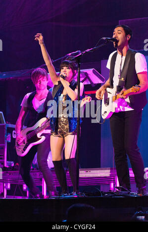4 novembre 2012 - Philadelphie, Pennsylvanie, États-Unis - CARLY RAE JEPSEN, artiste canadienne de l'enregistrement et l'auteur-compositeur originaire de Mission, en Colombie-Britannique à l'exécution de la Wells Fargo Center de Philadelphie (crédit Image : © Ricky Fitchett/ZUMAPRESS.com) Banque D'Images
