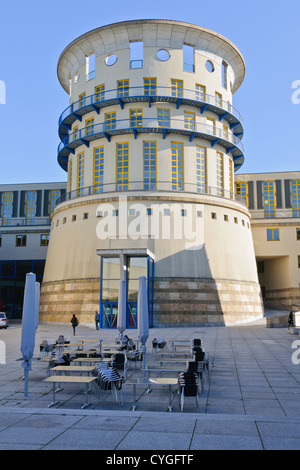 L'Université d'état de musique et des arts de Stuttgart - architecture du bâtiment par l'architecte James Stirling, Stuttgart, Allemagne Banque D'Images