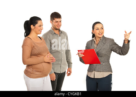 Recherche et offres d'woman making présentation à pregnant couple isolé sur fond blanc Banque D'Images