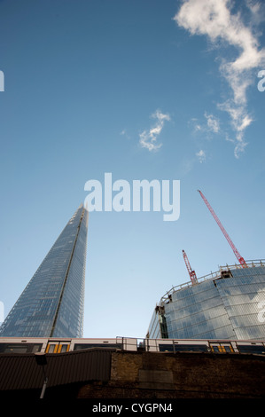 Shard et bâtiment en construction dans la zone du pont de Londres Londres Banque D'Images