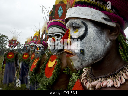 Highlander guerriers en Mount Hagen durant la cérémonie de Sing Sing, Western Highlands, Papouasie Nouvelle Guinée Banque D'Images