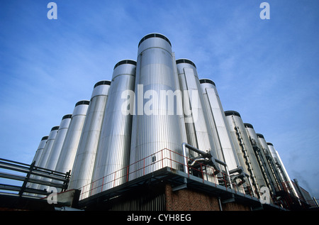 Tours de brassage, l'acier inoxydable, Burton upon Trent, Staffordshire, Royaume-Uni. Banque D'Images