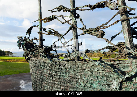 Le National Famine Memorial, par l'artiste John Behan, à Murrisk, sur les rives de la Baie de Clew, Comté de Mayo, Irlande Banque D'Images