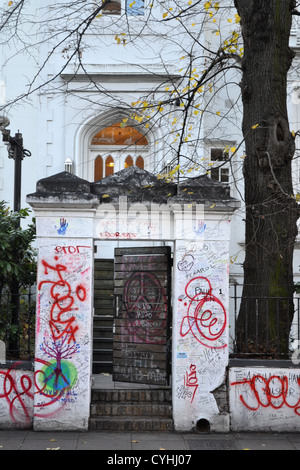 Messages sur le mur à l'extérieur les studios Abbey Road, Londres. Rendu célèbre par l'album Abbey Road des Beatles. Banque D'Images