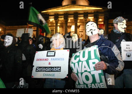 Londres, Royaume-Uni. 5e novembre 2012. Les manifestants se rassembleront à Trafalgar Square manifester contre les compressions budgétaires. Banque D'Images