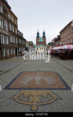 Place du marché à Gniezno, centre-ouest de la Pologne. Banque D'Images