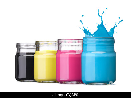 Bouteilles d'encre de couleurs CMJN, cyan avec splash Banque D'Images