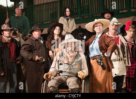 Cowboy en fauteuil roulant avec l'épouse et l'ère de l'old west gang Banque D'Images