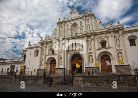 Belle Cathédrale de San José dans la place principale d'Antigua, Guatemala. Banque D'Images