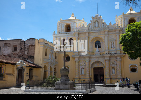 La belle église de La Merced dans le patrimoine de l'humanité, Antigua. Banque D'Images