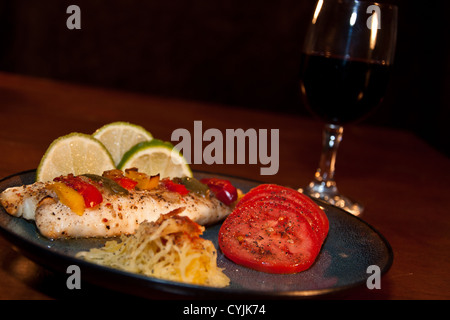 Tilapia au four avec la courge spaghetti Banque D'Images