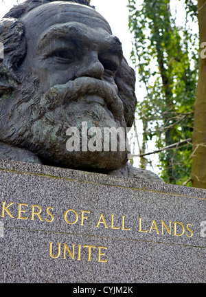 Karl Marx tombe du Cimetière de Highgate, Londres, Angleterre, Royaume-Uni, Europe Banque D'Images