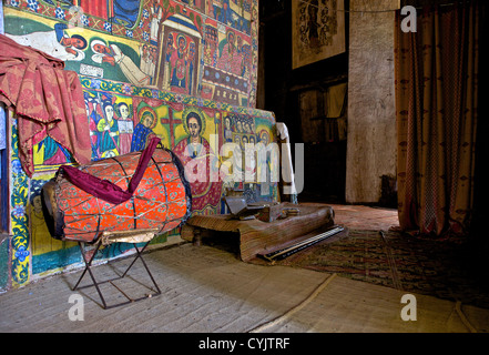 Les murales dans l'intérieur de la 16e siècle monastère chrétien et l'église de Maryam, Zege Azuwa Péninsule, La Banque D'Images