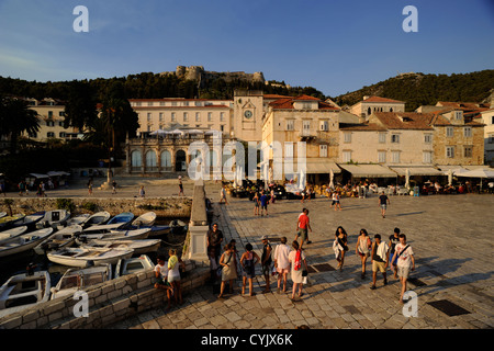 Croatie, Dalmatie, île de Hvar, ville de Hvar, selon Stephen's Square Banque D'Images