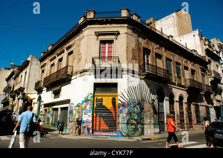 L'Argentine. Buenos Aires. San Telmo. Street art sur le rez-de-chaussée d'un bâtiment. Banque D'Images