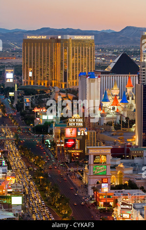 Vue aérienne de la bande de Las Vegas skyline at night, Nevada. Banque D'Images