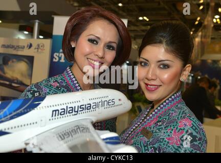 Le World Travel Market, Londres, UK L'équipage de cabine de Malaysia Airlines Banque D'Images