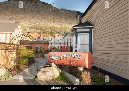 Cidrerie à Edith Palmer's Country Inn, un style victorien construit en 1863, Virginia City, Nevada. Banque D'Images